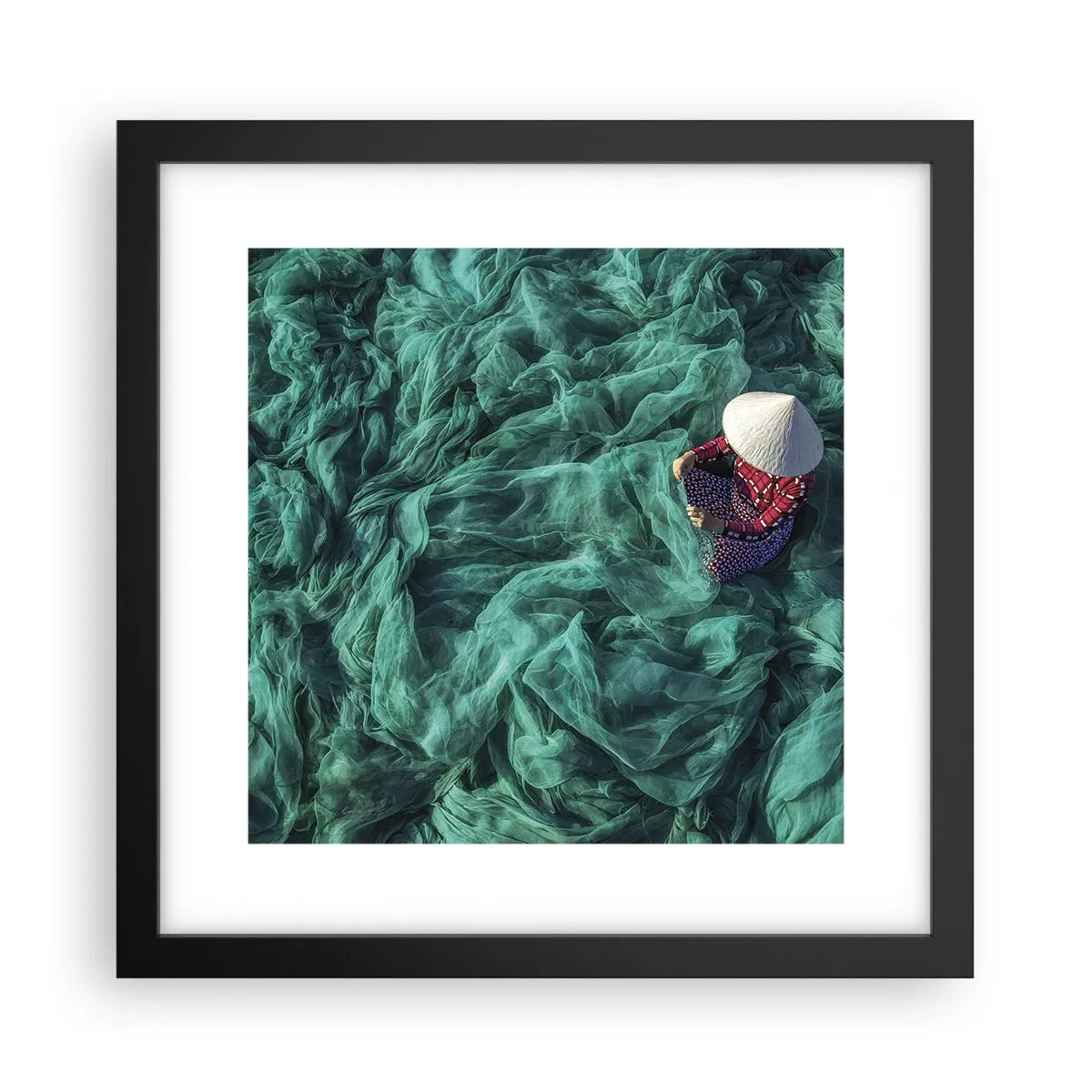 Poster în ramă neagră - Într-o mare de rețea - 30x30 cm