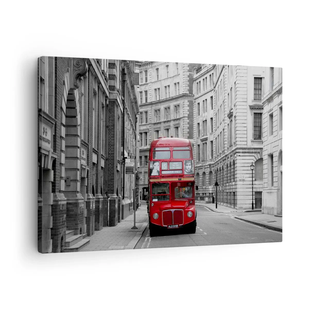Tablou pe pânză Canvas - Un autobuz roșu pe un fundal de clădiri urbane alb-negru. - 70x50cm - Viața de zi cu zi nu trebuie să fie gri - Decorațiune modernă pentru perete pentru living și dormitor ARTTOR