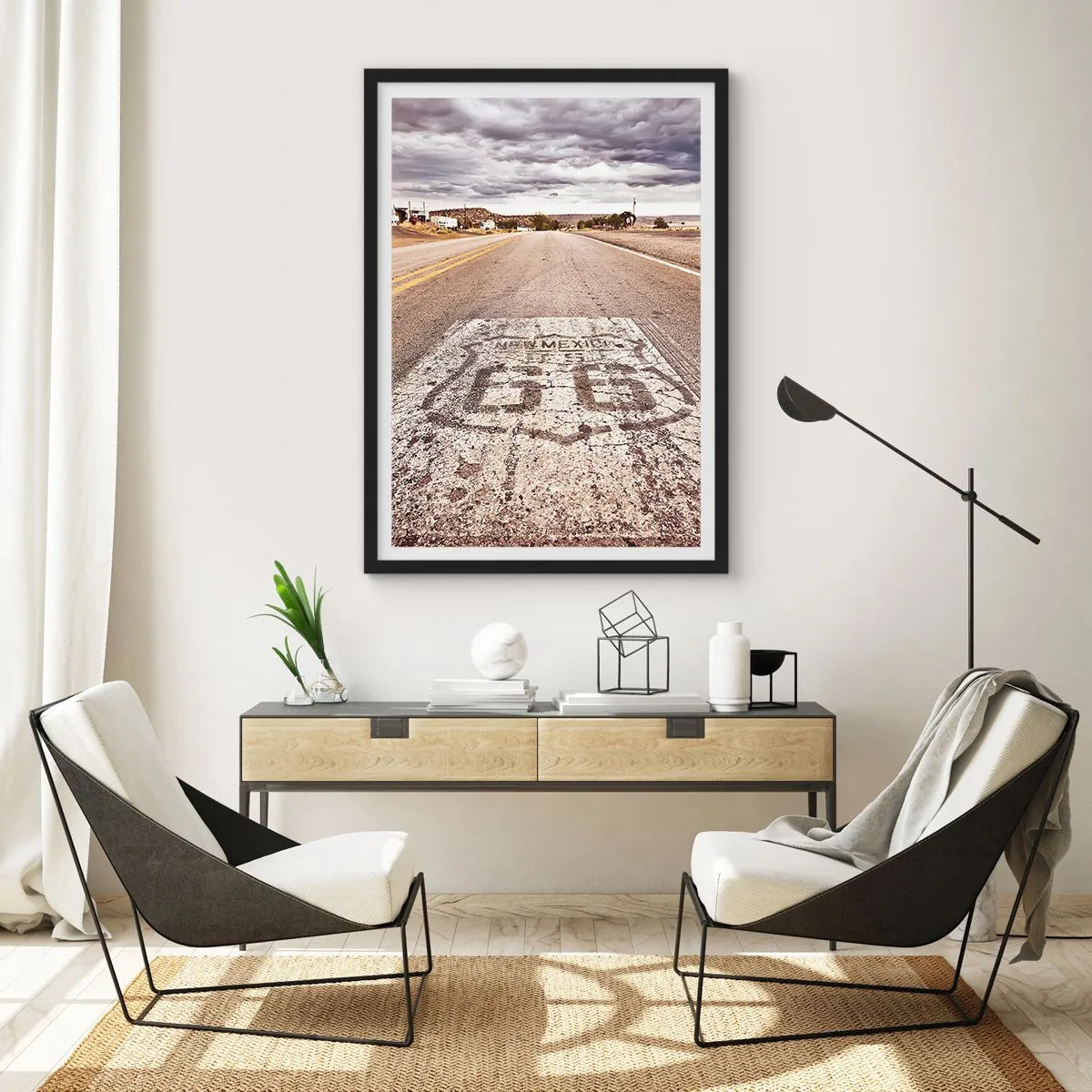 Poster în ramă neagră - Un drum cu simbolul Rutei 66 care trece printr-un peisaj deșertic - 50x70cm - Mother Road - o legendă americană - Decorațiune modernă pentru perete pentru living și dormitor ARTTOR