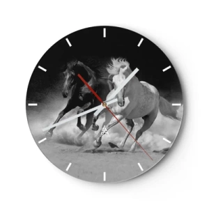 Ceas de perete - Ceas pe sticlă - Un motiv alb-negru cu cai în galop pe un fundal prăfuit. - 30x30cm - Galopul libertății - Decorațiune modernă pentru perete pentru living, bucătărie și dormitor ARTTOR