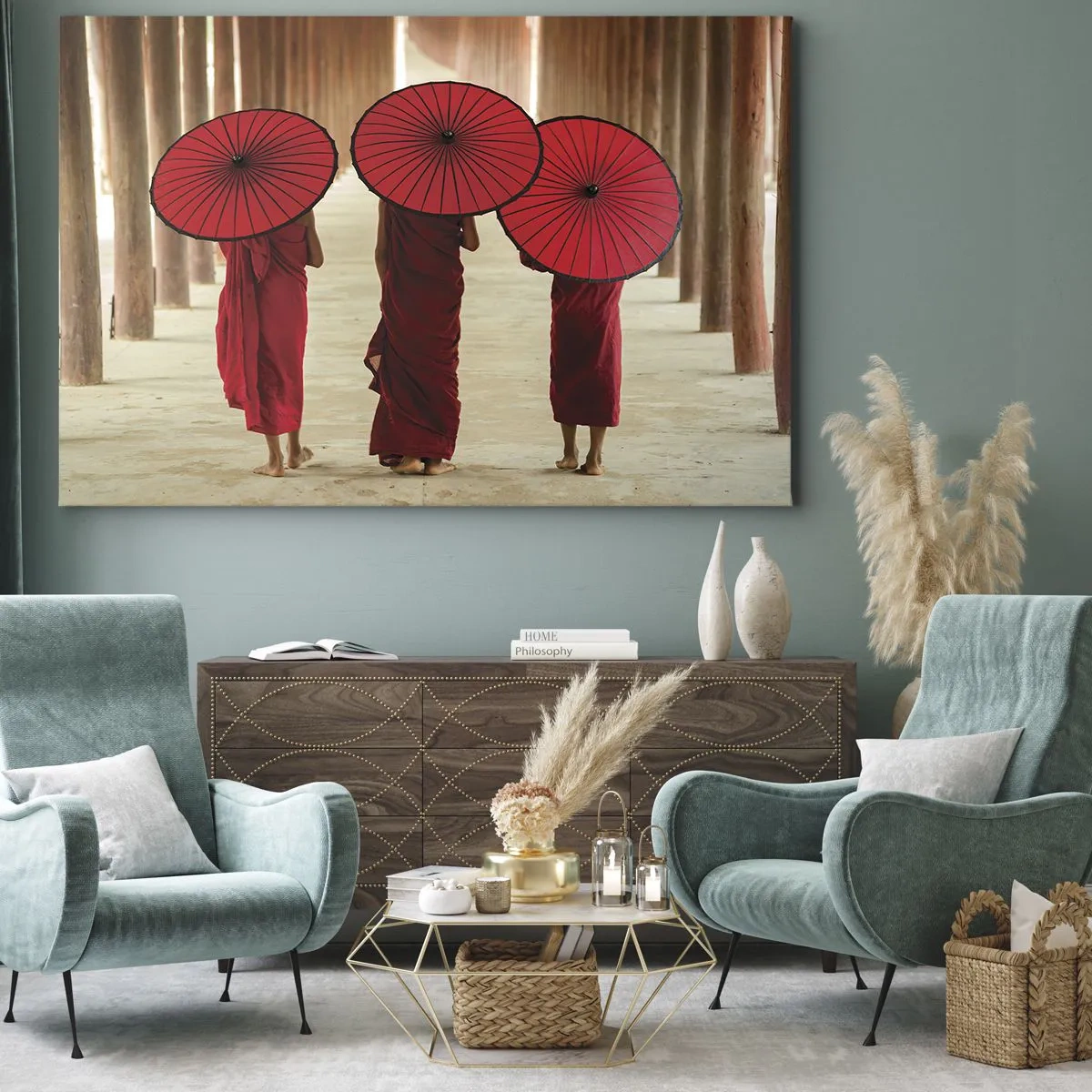 Tablou pe pânză Canvas - Trei călugări cu umbrele roșii în arhitectura tradițională - 70x50cm - Pe drumul spre Tărâmul Pur - Decorațiune modernă pentru perete pentru living și dormitor ARTTOR