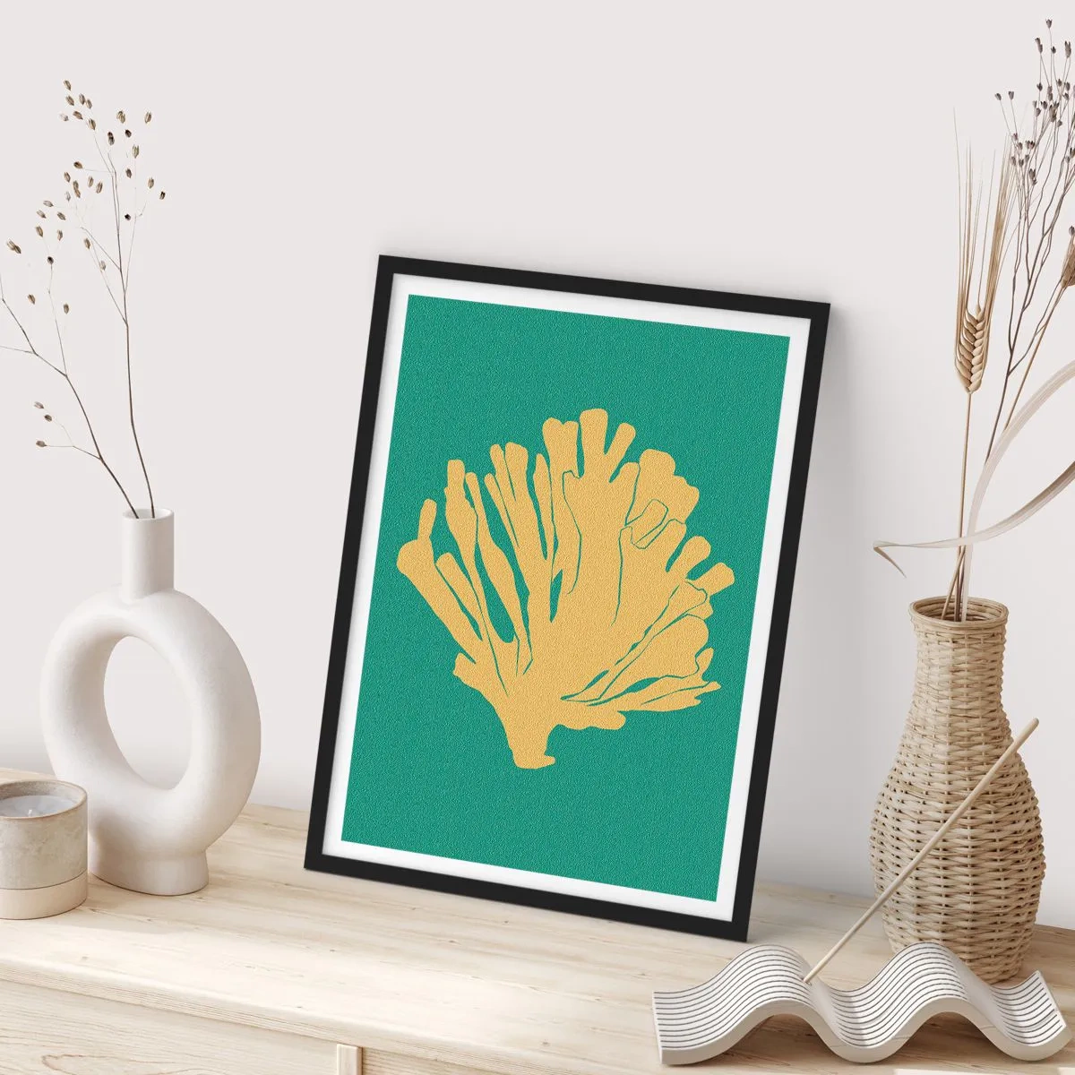 Poster în ramă neagră - Coral auriu pe fundal turcoaz - 50x70cm - Tufișul din pădurea subacvatică - Decorațiune modernă pentru perete pentru living și dormitor ARTTOR