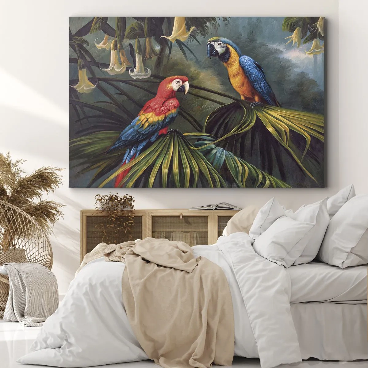 Tablou pe pânză Canvas - Papagali într-o pădure tropicală cu flori exotice în fundal - 70x50cm - Romantismul la tropice - Decorațiune modernă pentru perete pentru living și dormitor ARTTOR