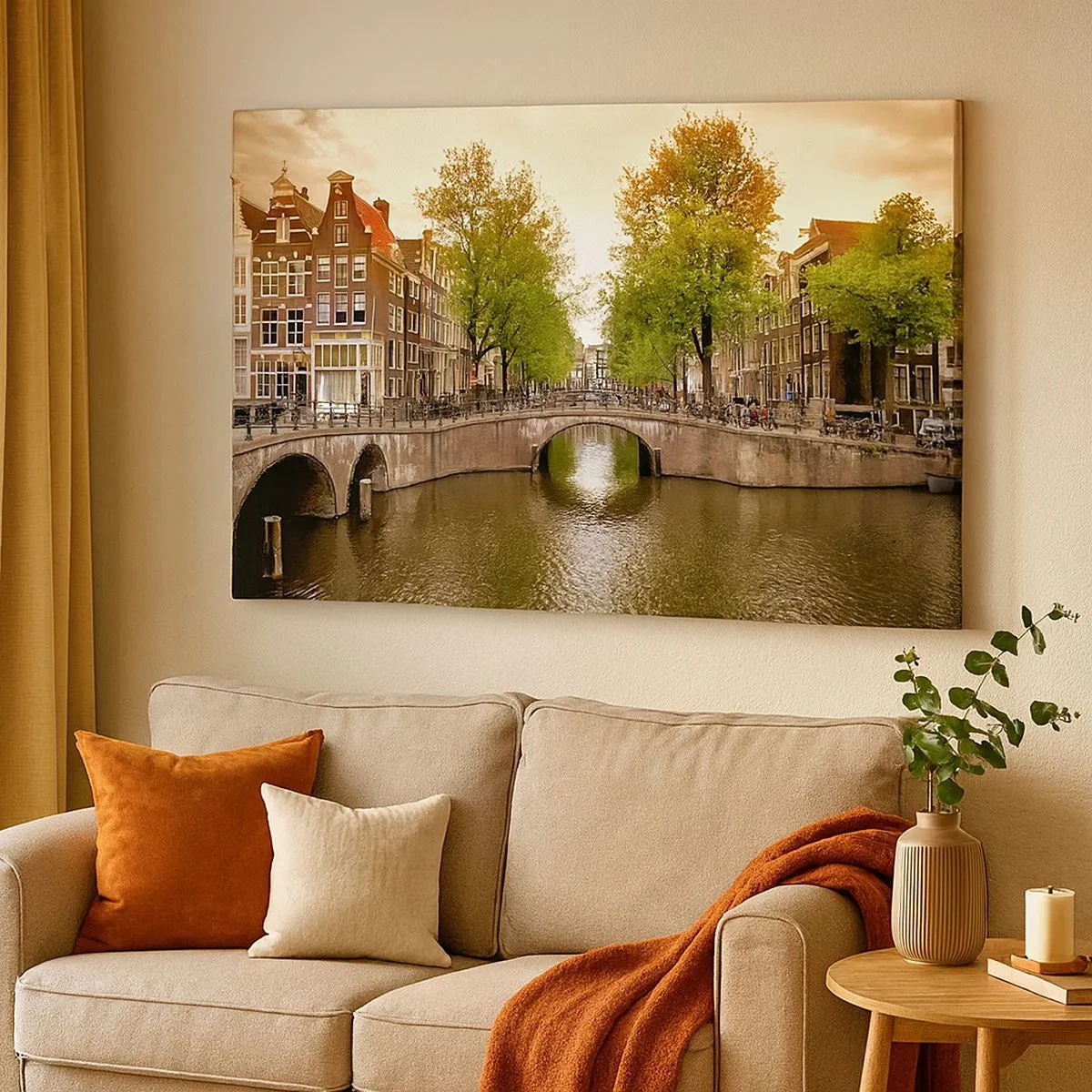 Tablou pe pânză Canvas - Un canal din Amsterdam înconjurat de case istorice de locuit - 70x50cm - Cu barca sau cu bicicleta? - Decorațiune modernă pentru perete pentru living și dormitor ARTTOR