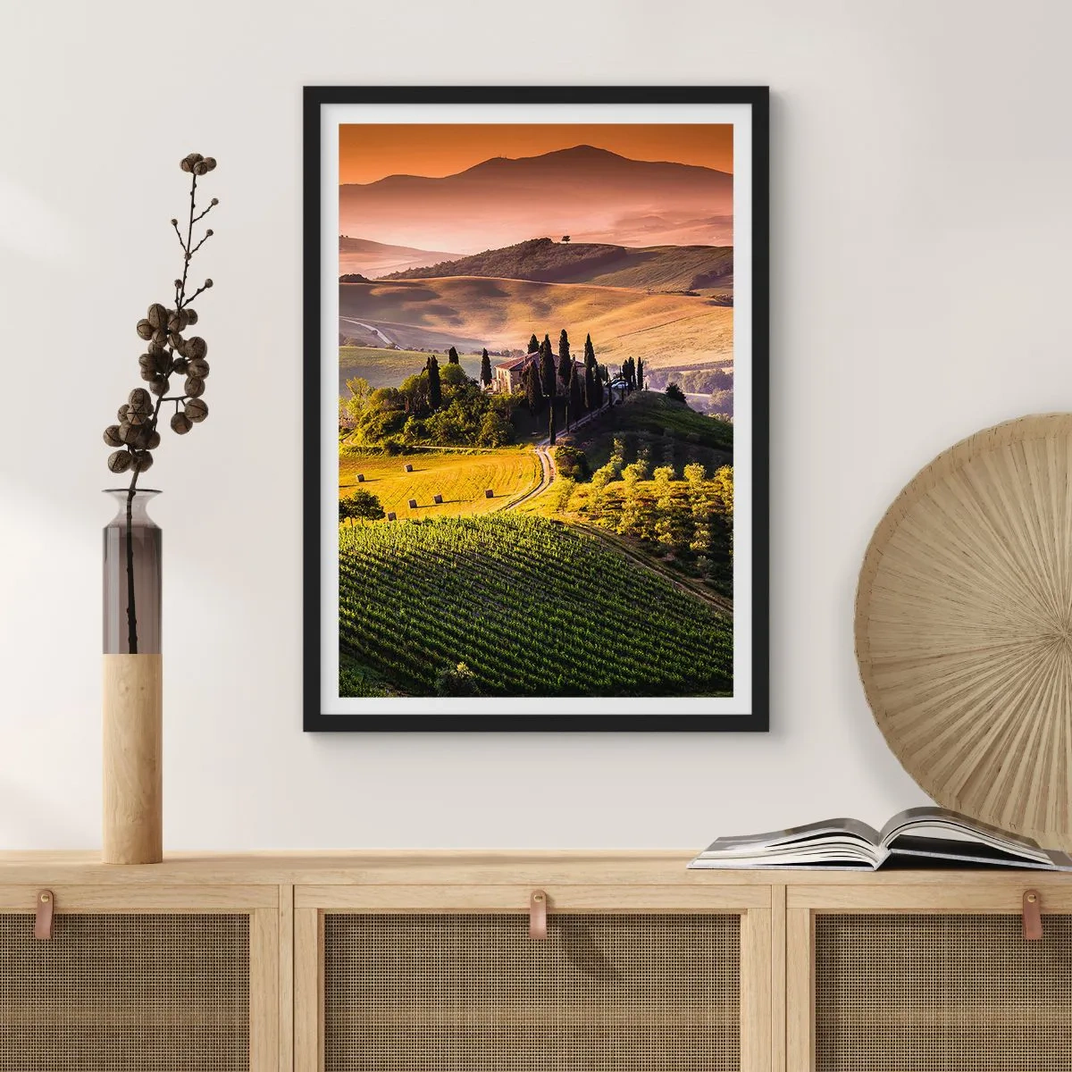 Poster în ramă neagră - Peisaj toscan cu podgorii la apus - 50x70cm - Arcadia - peisaj toscan - Decorațiune modernă pentru perete pentru living și dormitor ARTTOR