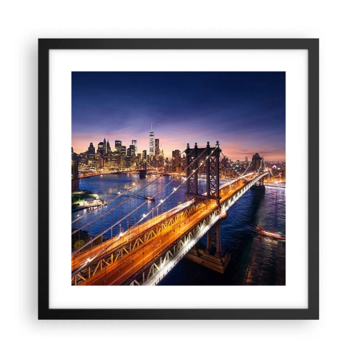 Poster în ramă neagră - Pe un pod luminos către inima orașului - 40x40 cm