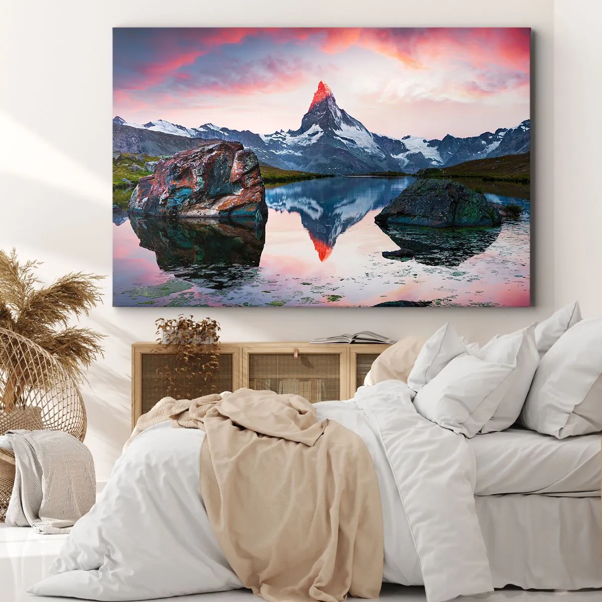 Tablou pe pânză Canvas - Un vârf de munte reflectat într-un lac la apus - 70x50cm - Inima munților este fierbinte - Decorațiune modernă pentru perete pentru living și dormitor ARTTOR