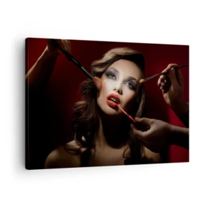 Tablou pe pânză Canvas - Portret elegant al unei femei care se machiază pe un fundal întunecat - 70x50cm - Frumoasă visătoare - Decorațiune modernă pentru perete pentru living și dormitor ARTTOR
