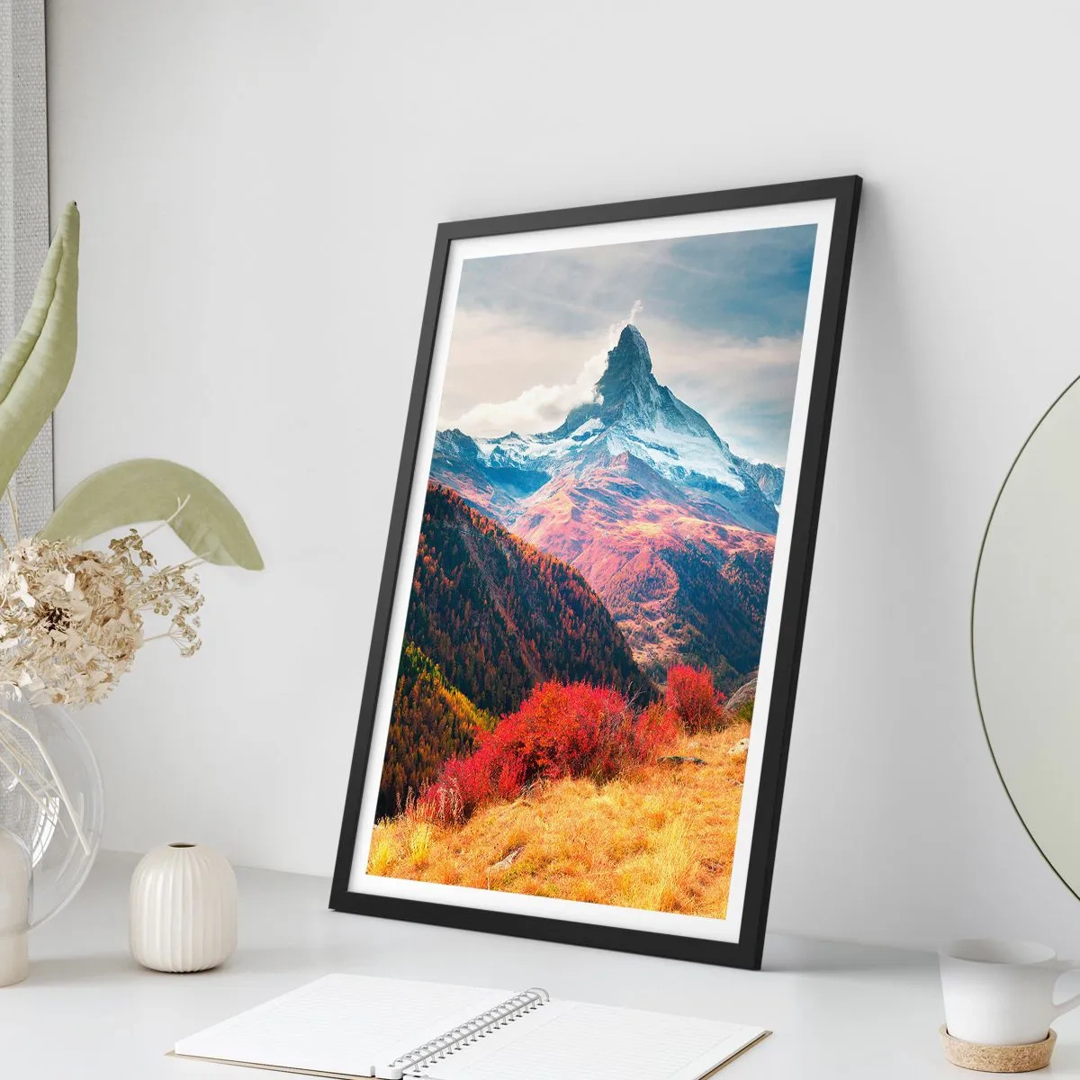 Poster în ramă neagră - Peisaj montan de toamnă cu un vârf acoperit de zăpadă - 50x70cm - Toamnă alpină - Decorațiune modernă pentru perete pentru living și dormitor ARTTOR