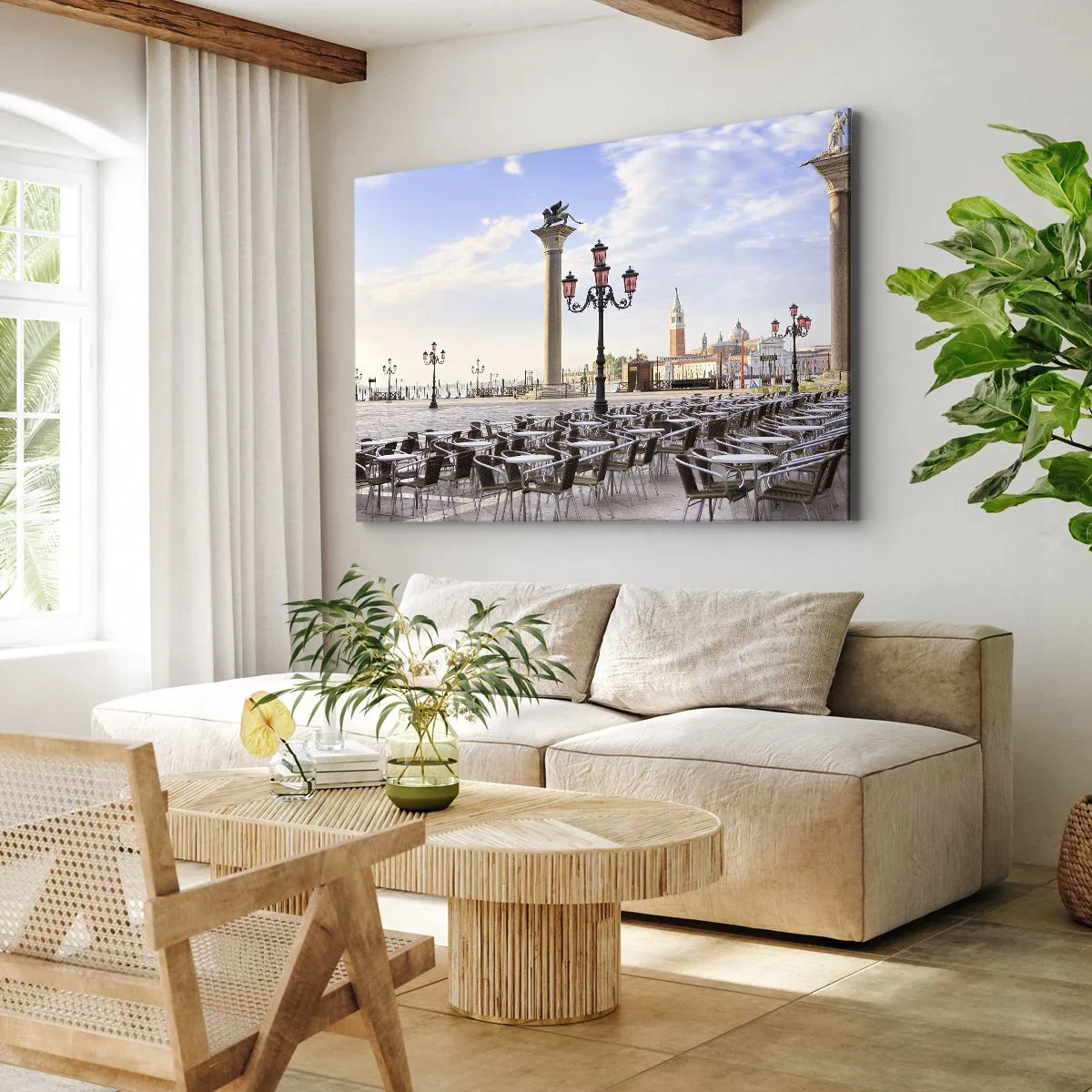 Tablou pe pânză Canvas - Veneția, vedere a pieței cu coloane și mese de cafenea - 70x50cm - Poftiți, totul e gata - Decorațiune modernă pentru perete pentru living și dormitor ARTTOR