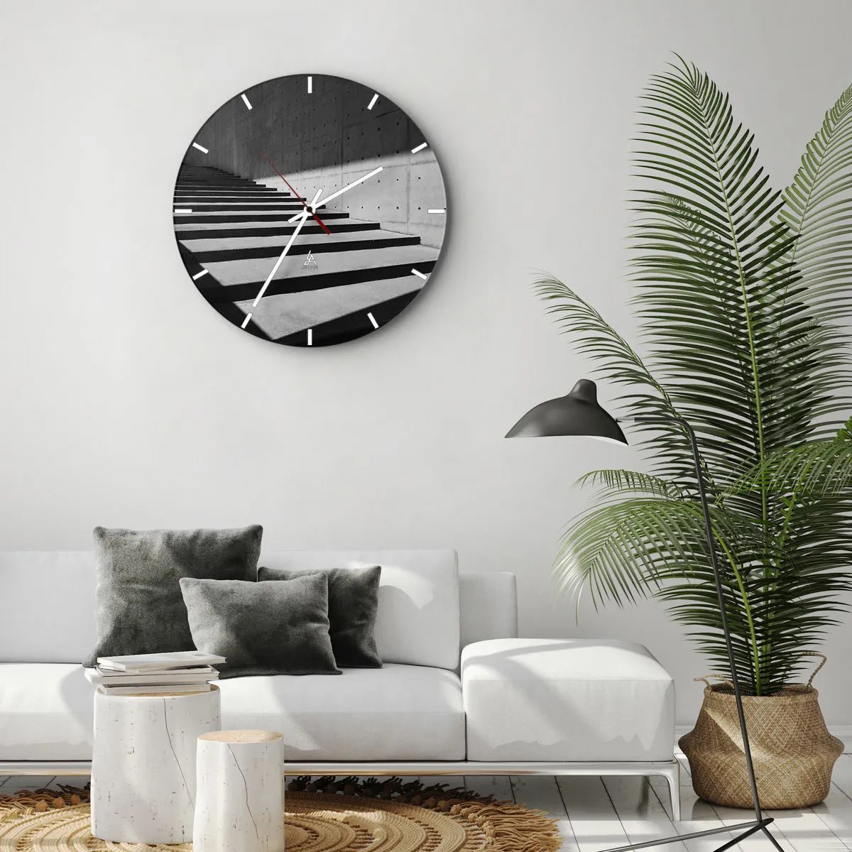 Ceas de perete - Ceas pe sticlă - Perspectivă alb-negru a scărilor și peretelui de beton - 30x30cm - Frumusețea brută a modernismului - Decorațiune modernă pentru perete pentru living, bucătărie și dormitor ARTTOR