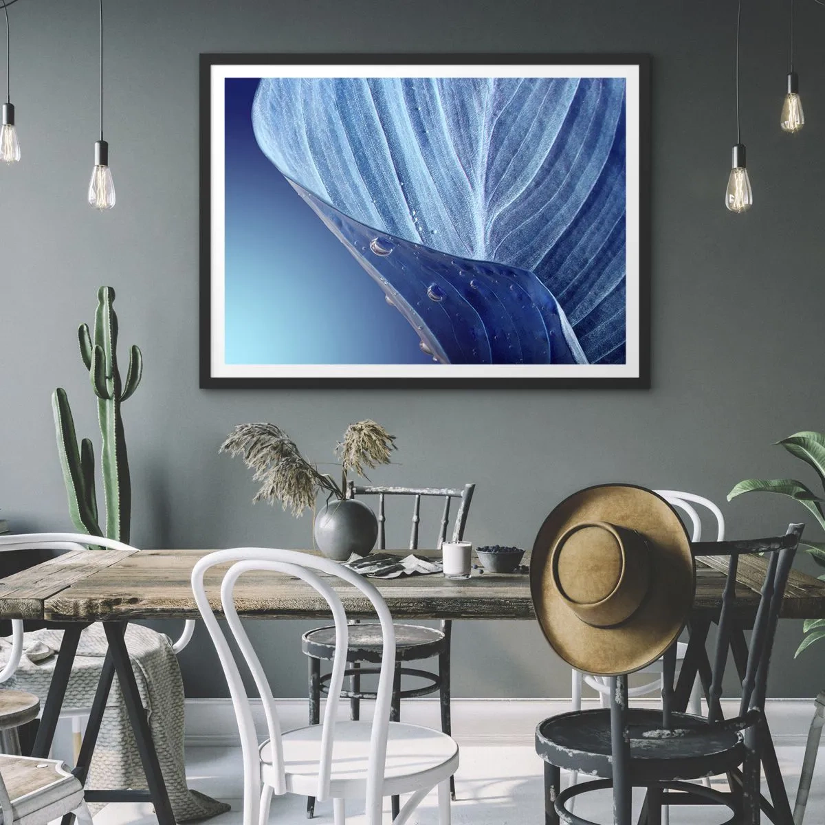 Poster în ramă neagră - Picături ascunse de albastru - 70x50 cm