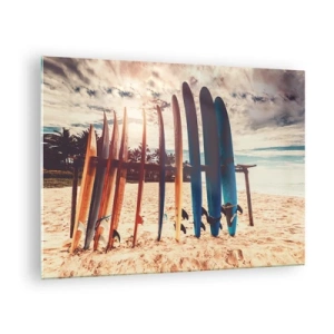 Tablou pe sticlă - Plăci de surf colorate aliniate pe plajă la apus - 70x50cm - Noapte bună, până mâine - Decorațiune modernă pentru perete pentru living și dormitor ARTTOR