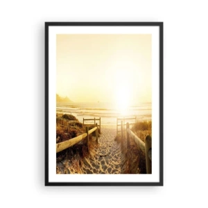 Poster în ramă neagră - Calea spre plajă luminată de razele soarelui care apune - 50x70cm - Prin dune spre soare - Decorațiune modernă pentru perete pentru living și dormitor ARTTOR
