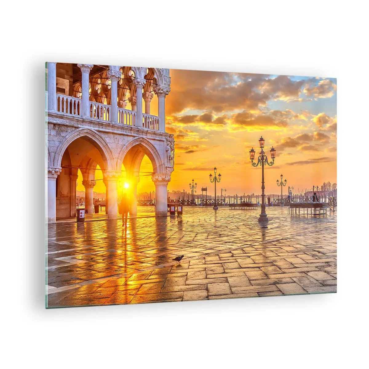 Tablou pe sticlă - Răsărit de soare peste arcade și piață - 70x50cm - Unde este toată lumea? - Decorațiune modernă pentru perete pentru living și dormitor ARTTOR