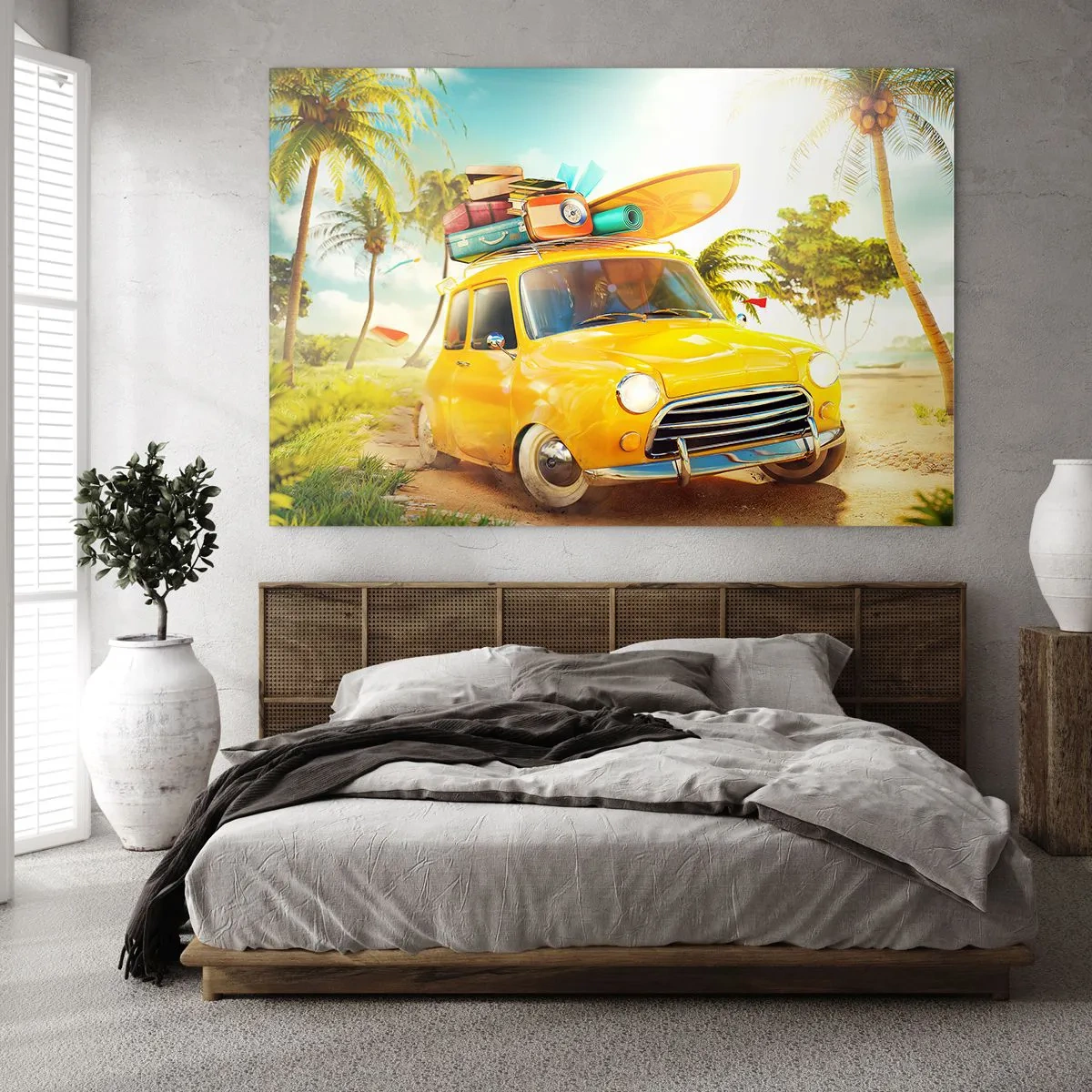 Tablou pe sticlă - O mașină galbenă cu bagaje pe acoperiș, pe o plajă tropicală. - 70x50cm - O călătorie pentru mai mult decât un zâmbet - Decorațiune modernă pentru perete pentru living și dormitor ARTTOR