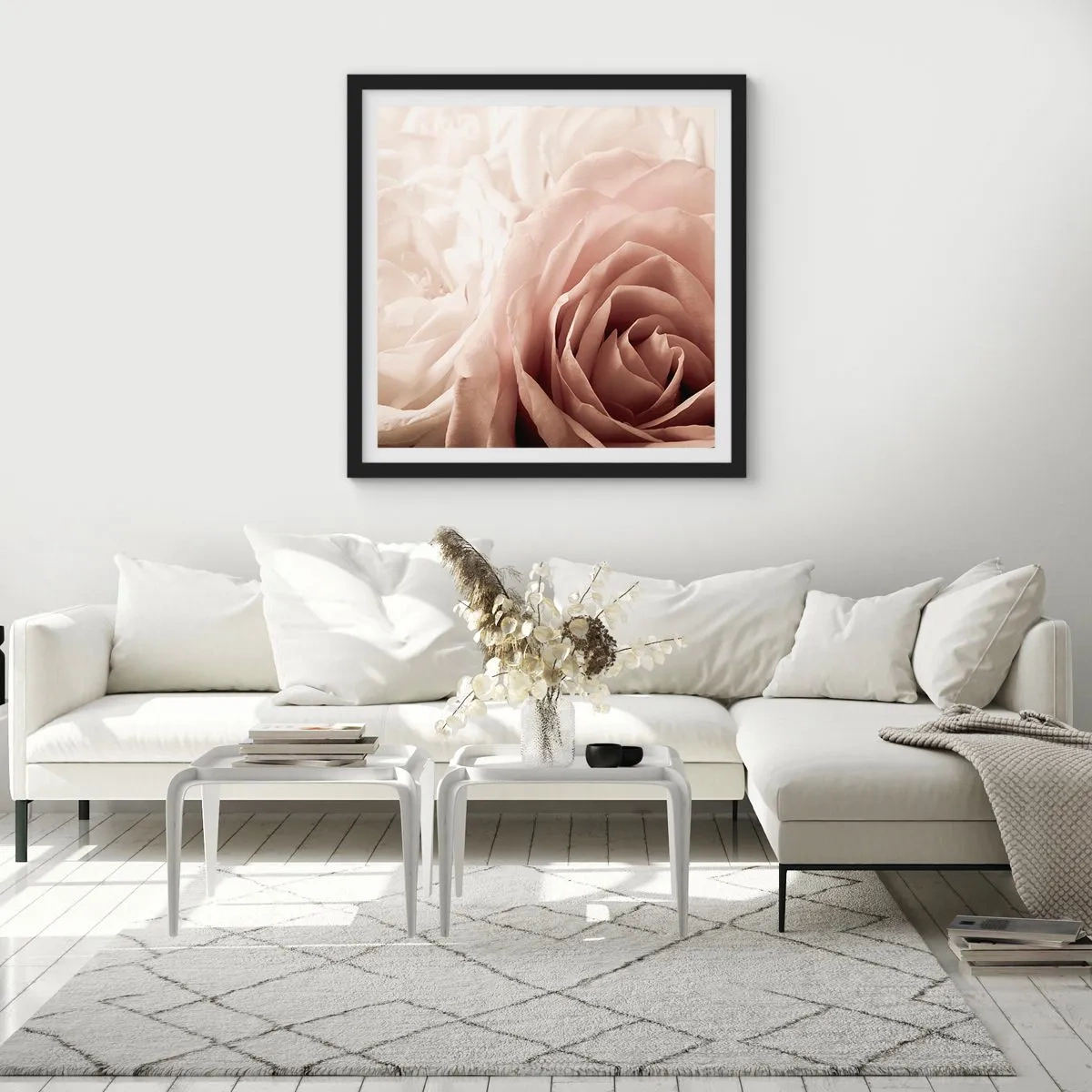 Poster în ramă neagră - În inima unui trandafir - 30x30 cm