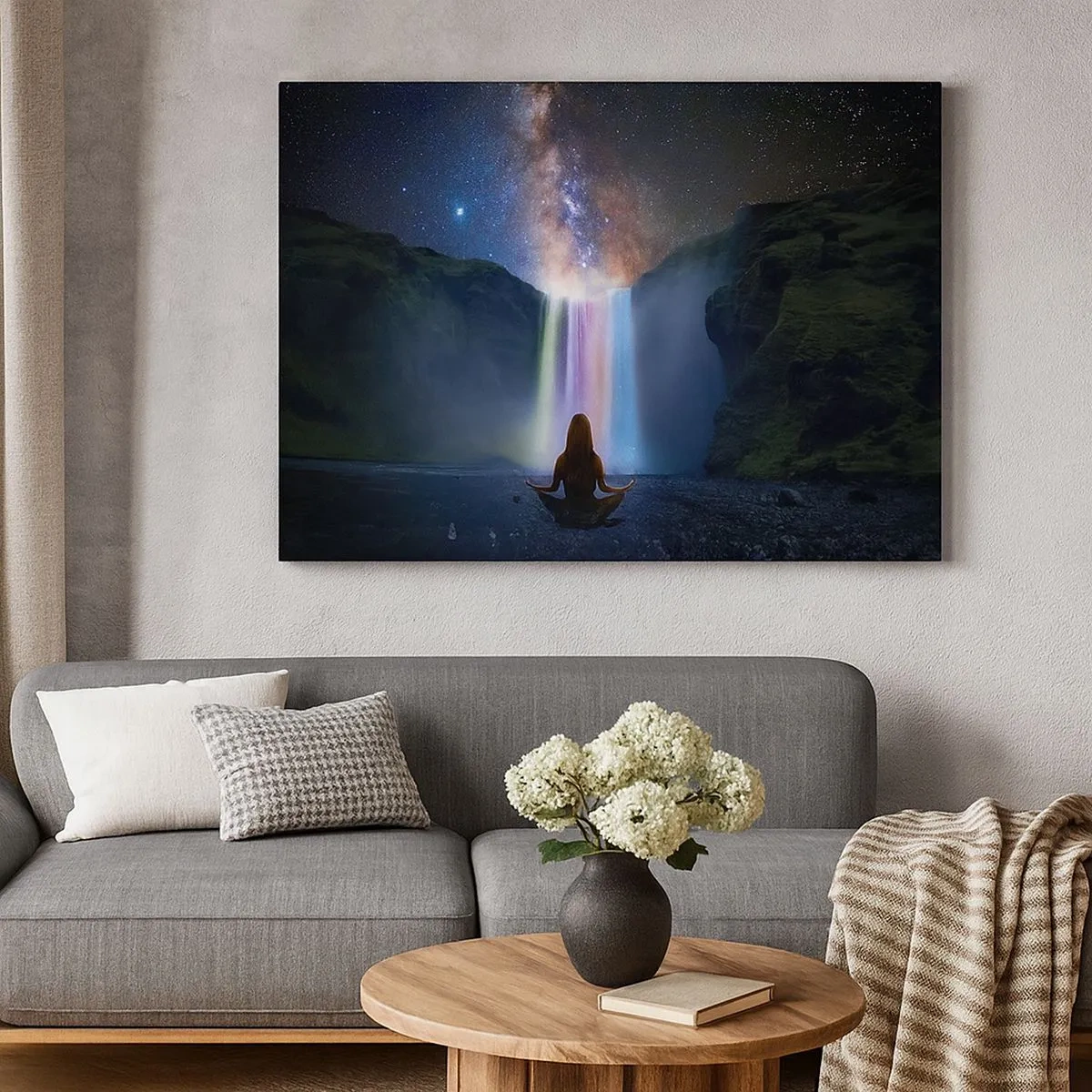 Tablou pe pânză Canvas - Meditație în fața unei cascade printre stele - 70x50cm - Armonie absolută - Decorațiune modernă pentru perete pentru living și dormitor ARTTOR