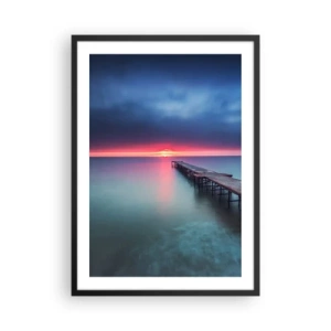 Poster în ramă neagră - Un dig care se extinde într-o mare calmă la apus - 50x70cm - Între cer și pământ - Decorațiune modernă pentru perete pentru living și dormitor ARTTOR