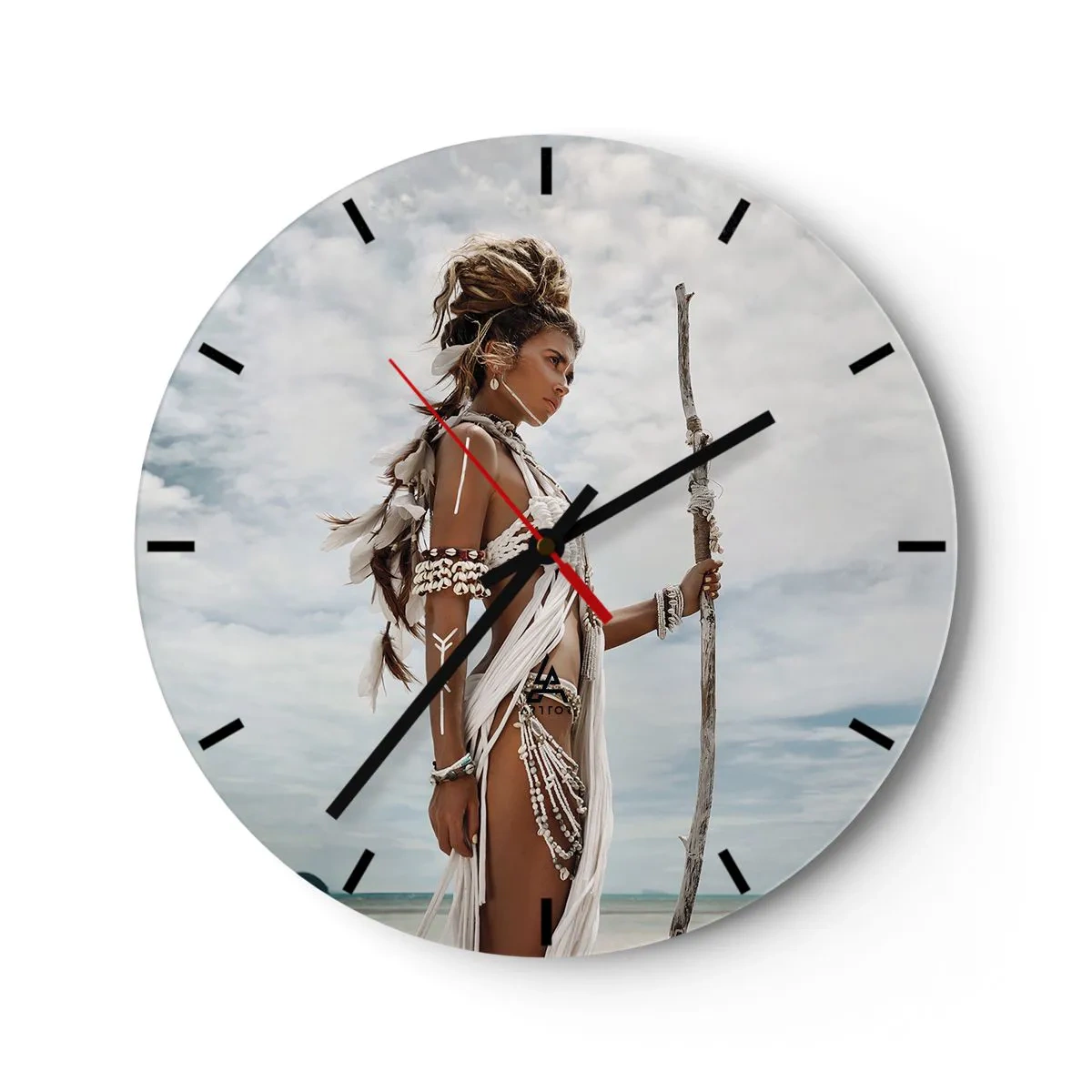 Ceas de perete - Ceas pe sticlă - Portret de femeie cu decorațiuni etnice pe fundalul cerului - 30x30cm - Regina tropicelor - Decorațiune modernă pentru perete pentru living, bucătărie și dormitor ARTTOR