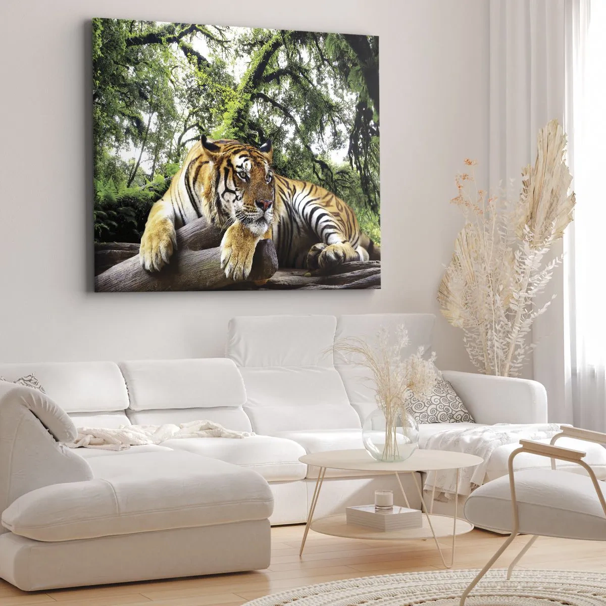 Tablou pe pânză Canvas - Un tigru care se odihnește într-o pădure tropicală - 70x50cm - Cu respect - Decorațiune modernă pentru perete pentru living și dormitor ARTTOR