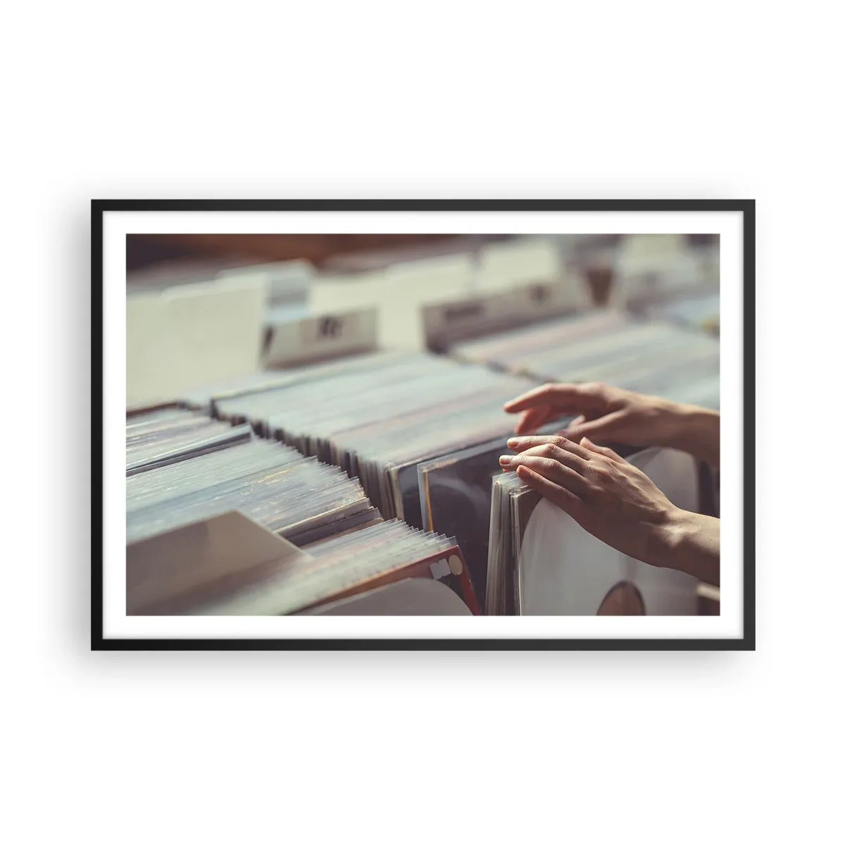 Poster în ramă neagră - În căutarea emoției - 91x61 cm