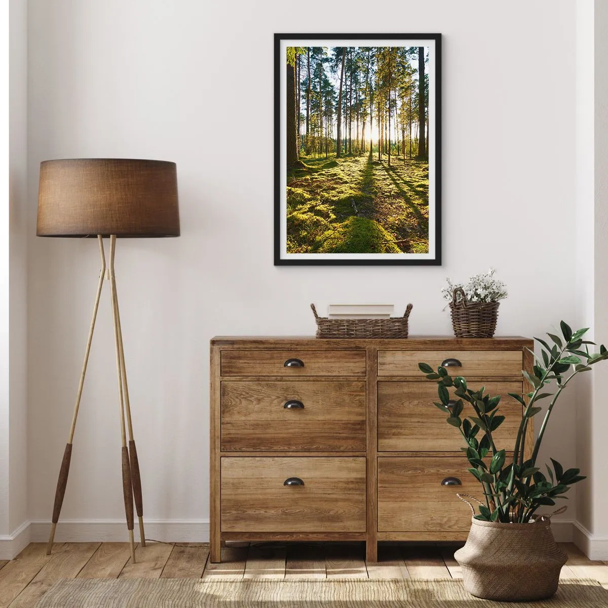Poster în ramă neagră - Pădure verde dimineața cu razele soarelui care răsare - 50x70cm - Pădurea misterioasă - Decorațiune modernă pentru perete pentru living și dormitor ARTTOR