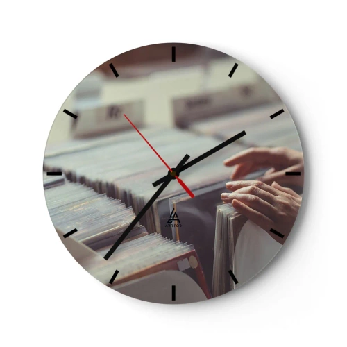 Ceas de perete - Ceas pe sticlă - Răsfoind viniluri într-un magazin de muzică - 30x30cm - În căutarea emoției - Decorațiune modernă pentru perete pentru living, bucătărie și dormitor ARTTOR