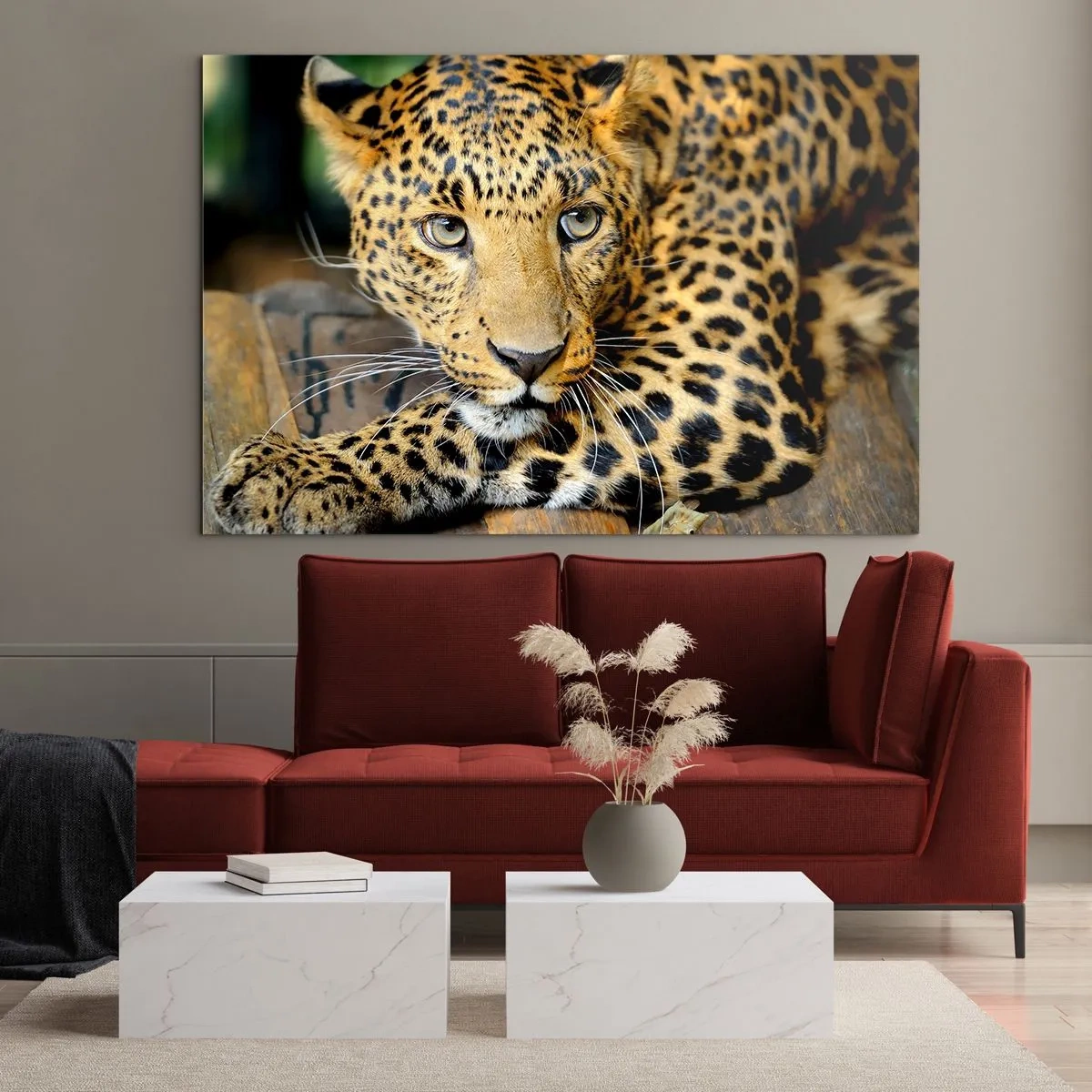 Tablou pe sticlă - Leopard odihnindu-se pe o suprafață de lemn - 70x50cm - Nu-ți fie teamă, apropie-te - Decorațiune modernă pentru perete pentru living și dormitor ARTTOR