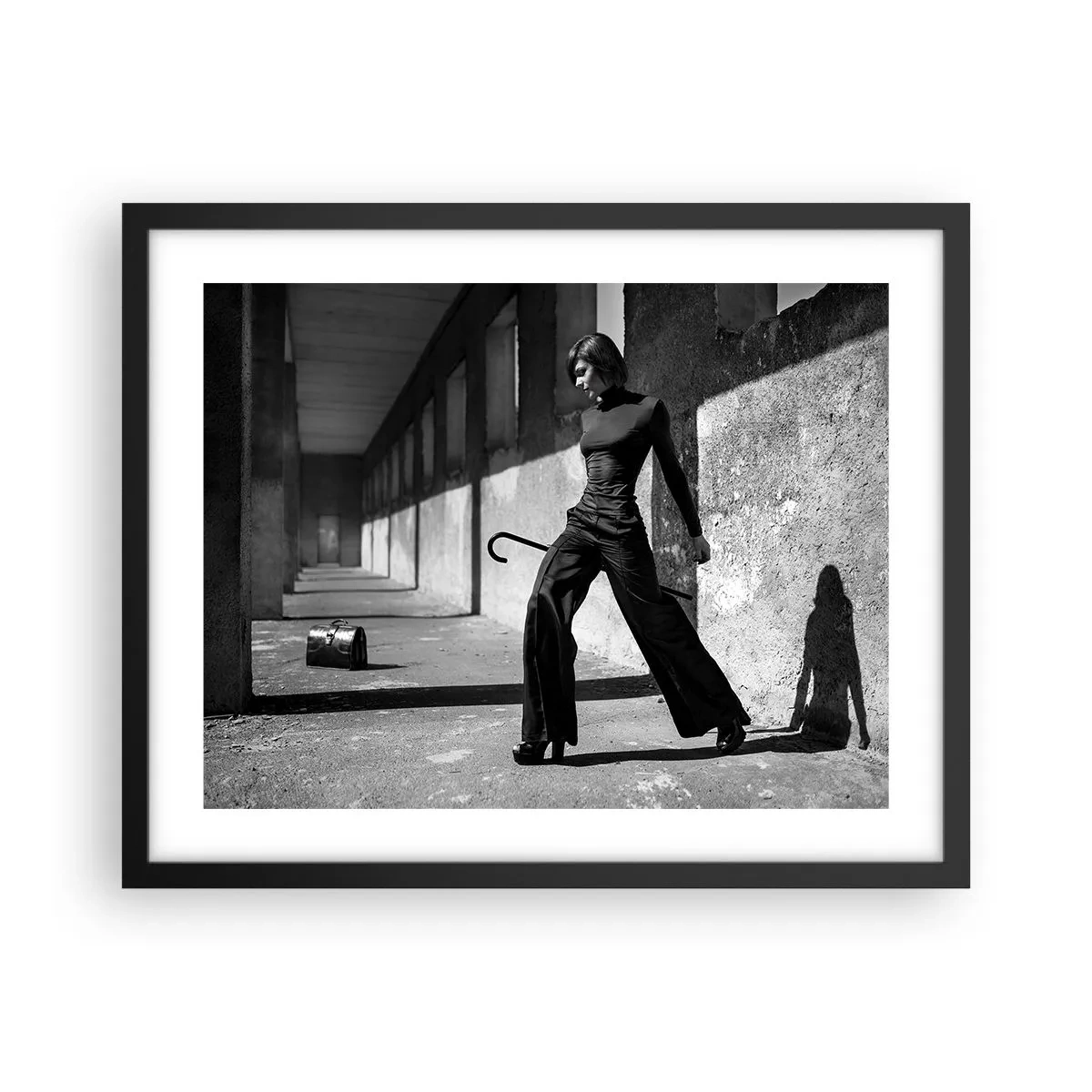 Poster în ramă neagră -  Eleganță urbană - 50x40 cm
