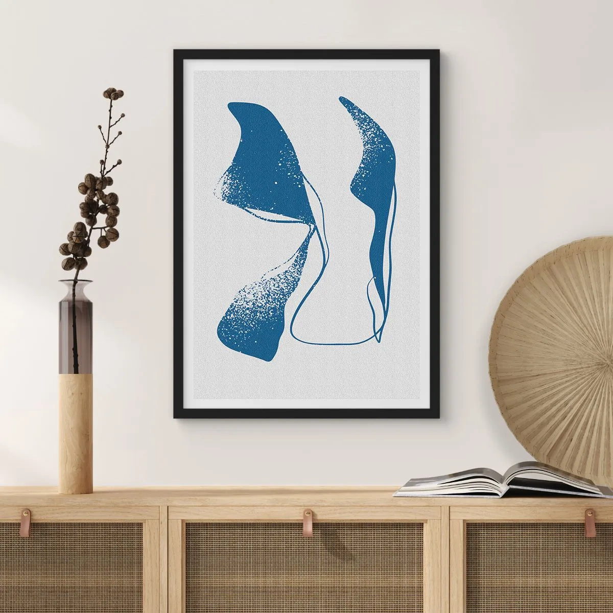 Poster în ramă neagră - Forme abstracte în nuanțe de albastru pe un fundal deschis - 50x70cm - Abstracție înaripată - Decorațiune modernă pentru perete pentru living și dormitor ARTTOR