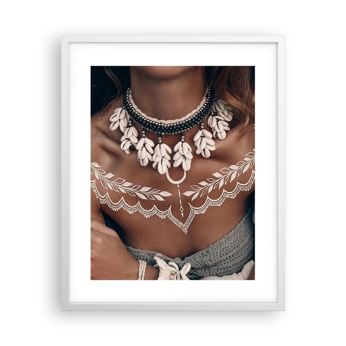 Poster în ramă albă - Talismanele, ritualurile feminității - 40x50 cm