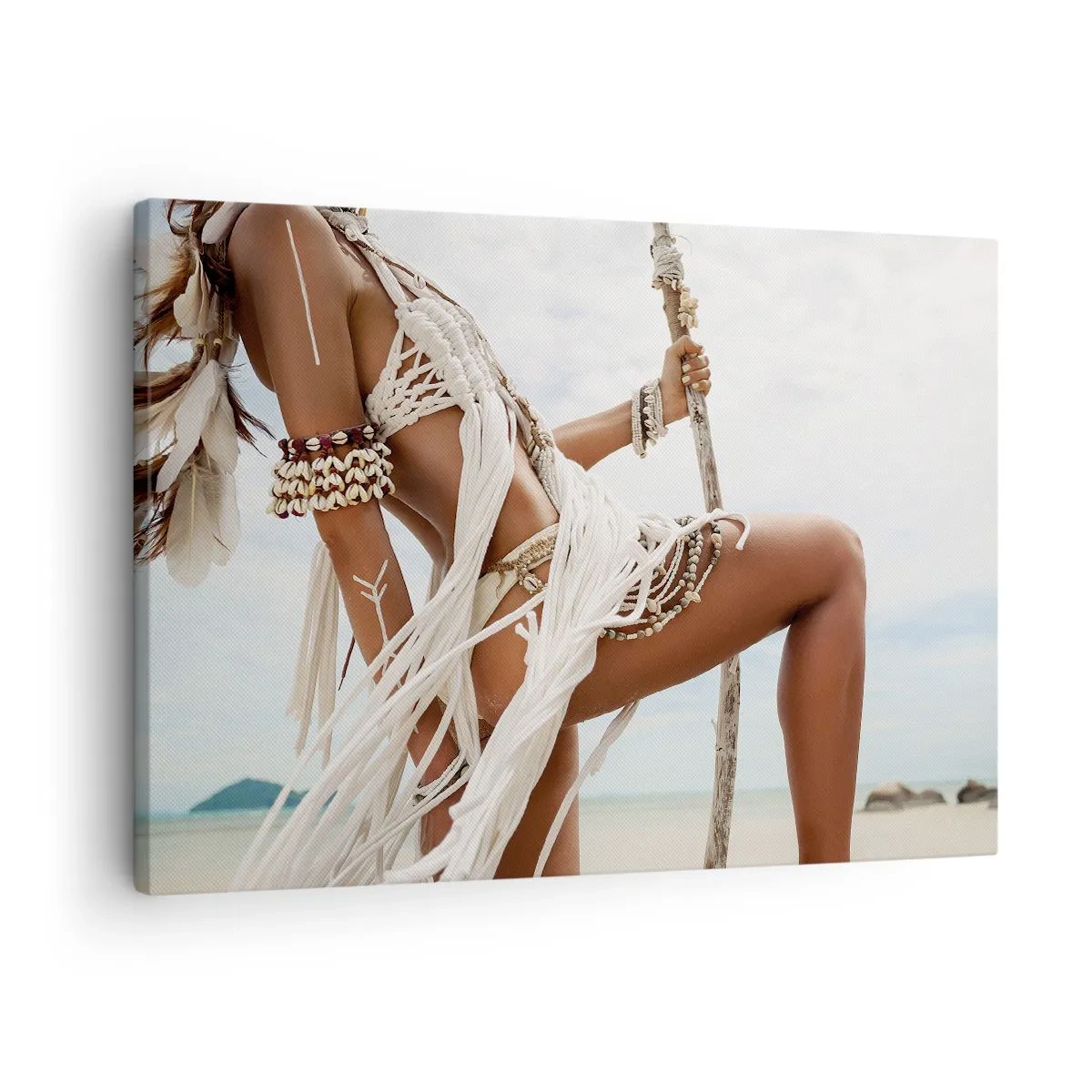 Tablou pe pânză Canvas - Figură feminină în ornamente și haine etnice pe fundalul unui peisaj tropical. - 70x50cm - Preoteasa Soarelui - Decorațiune modernă pentru perete pentru living și dormitor ARTTOR