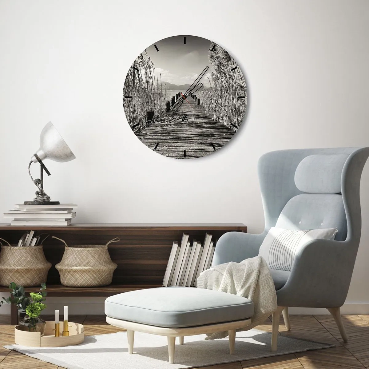 Ceas de perete - Ceas pe sticlă - Un pod de lemn printre iarbă care duce la lac - 30x30cm - În intimitatea ierburilor - Decorațiune modernă pentru perete pentru living, bucătărie și dormitor ARTTOR