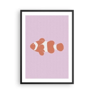 Poster în ramă neagră - Pește clovn portocaliu pe fundal violet - 50x70cm - Coralul îi vine bine - Decorațiune modernă pentru perete pentru living și dormitor ARTTOR