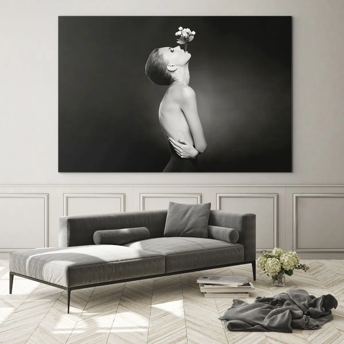 Tablou pe sticlă - O femeie cu o floare în gură într-un portret alb-negru - 70x50cm - Eleganță excentrică - Decorațiune modernă pentru perete pentru living și dormitor ARTTOR