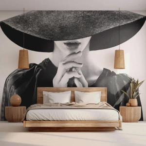 Fototapetă personalizată Premium Canvas - Frumusețea ascunsă - Femeie În pălărie, Mâinile femeilor, Modă
