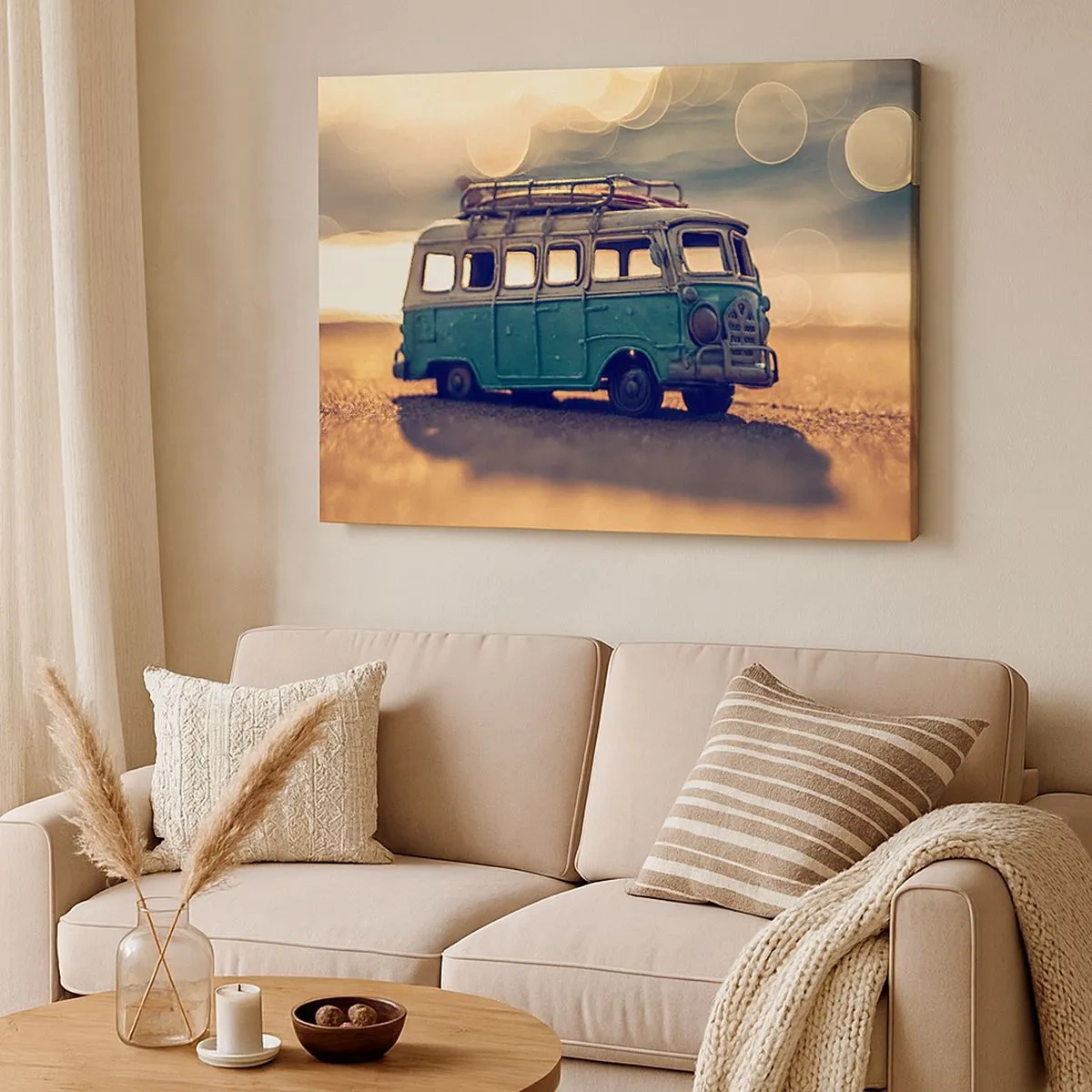 Tablou pe pânză Canvas - Autobuz retro împotriva luminii neclară - 70x50cm - Sfârșitul zeilor: banilor și al muncii - Decorațiune modernă pentru perete pentru living și dormitor ARTTOR