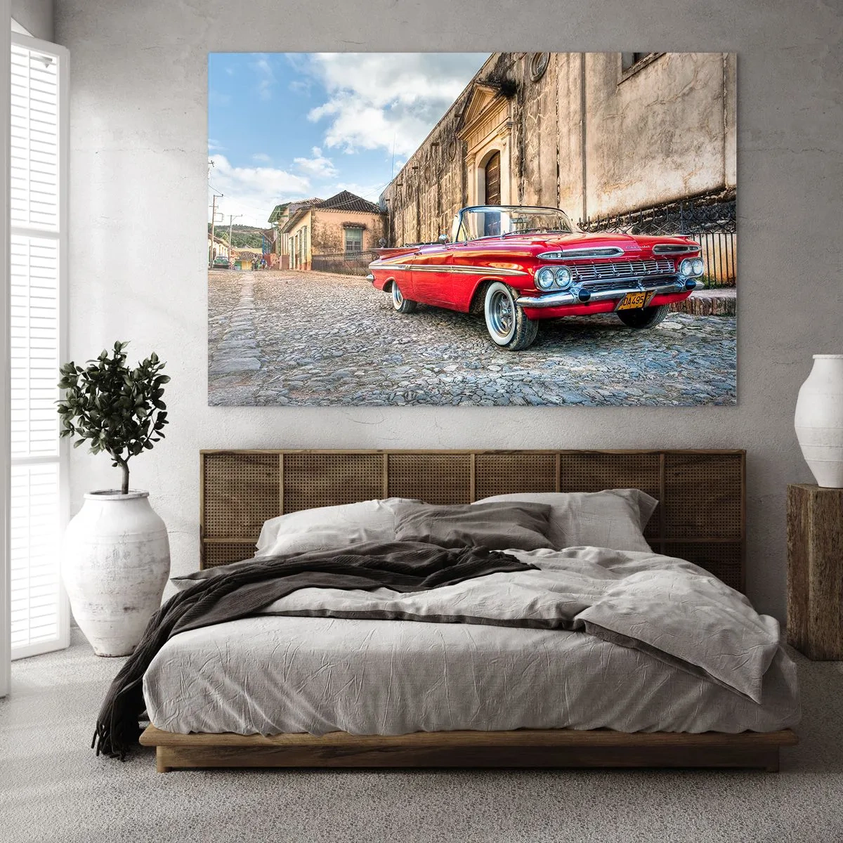 Tablou pe sticlă - O decapotabilă roșie clasică pe o stradă pietruită într-un decor retro - 70x50cm - Emoții cubaneze - Decorațiune modernă pentru perete pentru living și dormitor ARTTOR
