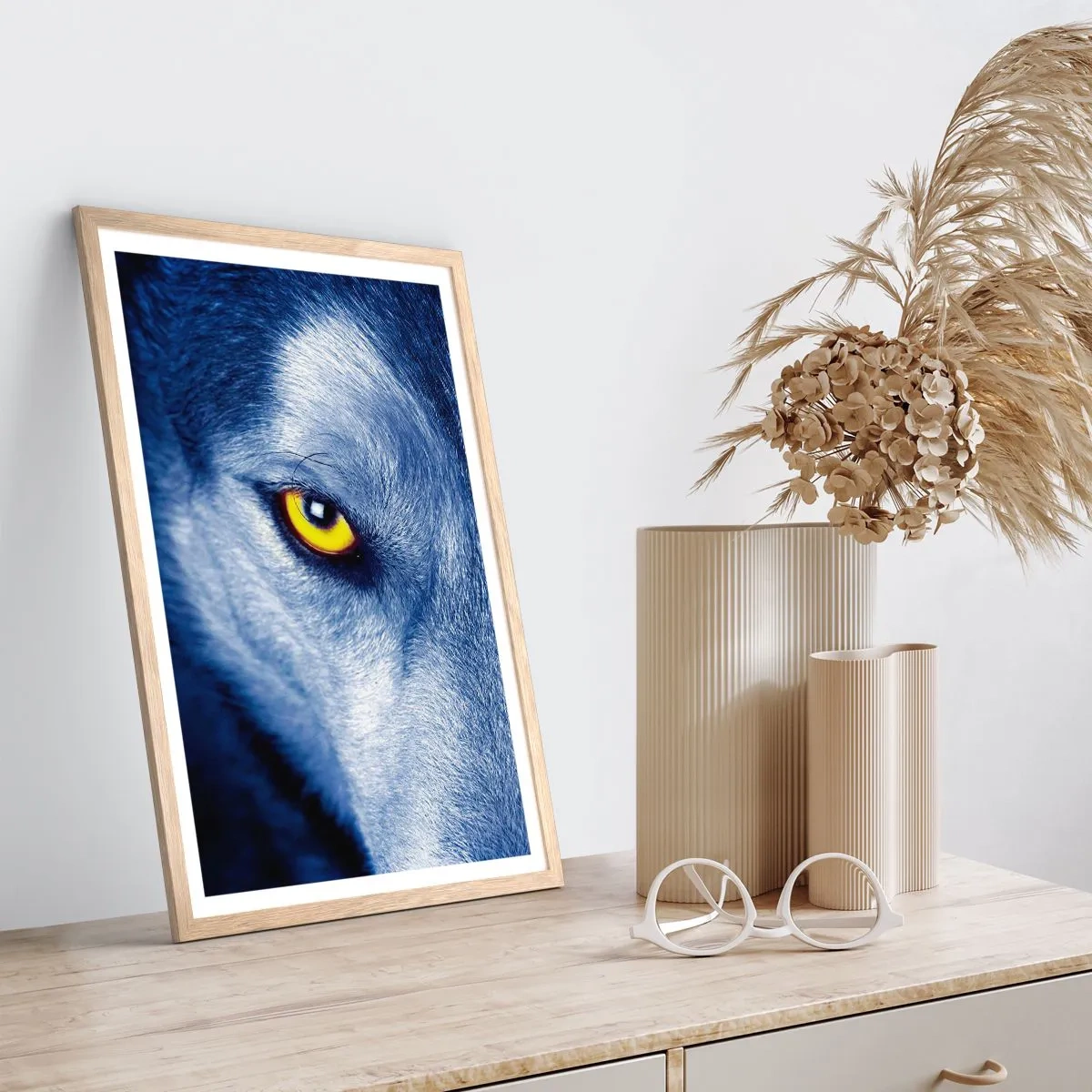 Poster în ramă de stejar deschis - O privire hipnotizantă - 61x91 cm