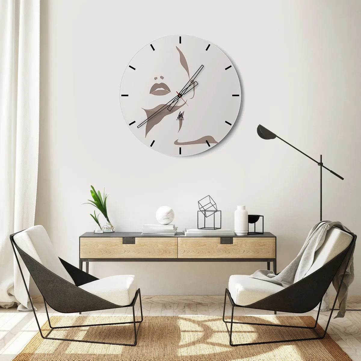 Ceas de perete - Ceas pe sticlă - Un portret minimalist al unei femei în nuanțe de bej. - 30x30cm - Creată din lumină și umbră - Decorațiune modernă pentru perete pentru living, bucătărie și dormitor ARTTOR