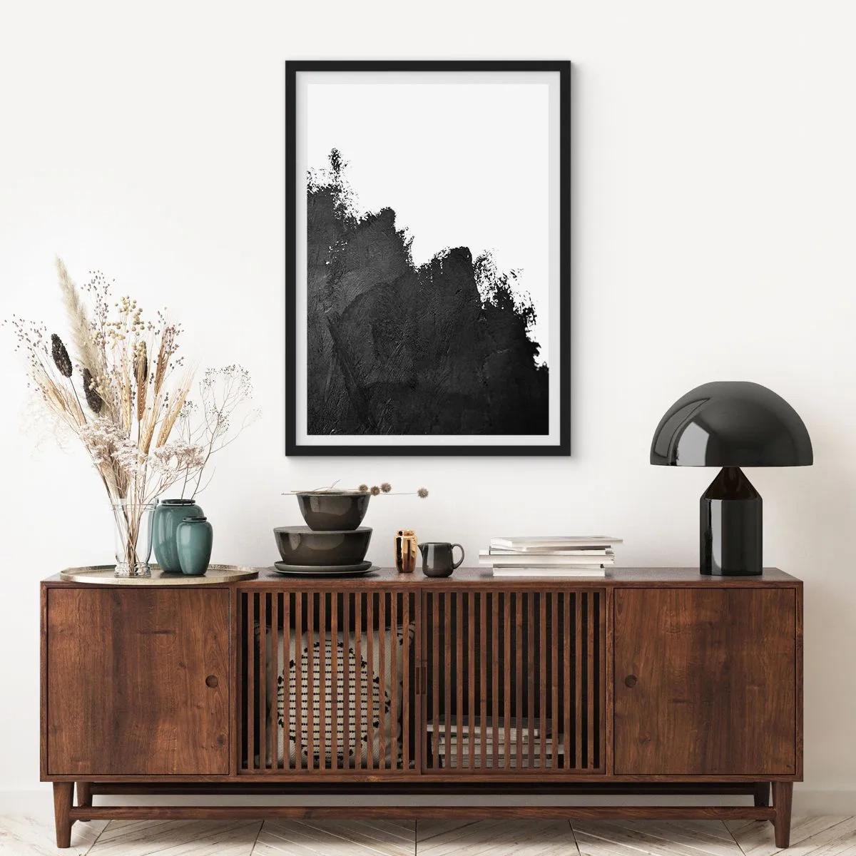 Poster în ramă neagră - Abstracție minimalistă cu accent negru pe fundal alb - 50x70cm - Elemente: pământ - Decorațiune modernă pentru perete pentru living și dormitor ARTTOR