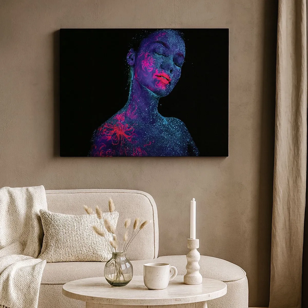 Tablou pe pânză Canvas - Portretul unei femei în culori neon pe fundal negru - 70x50cm - În praf de stele - Decorațiune modernă pentru perete pentru living și dormitor ARTTOR