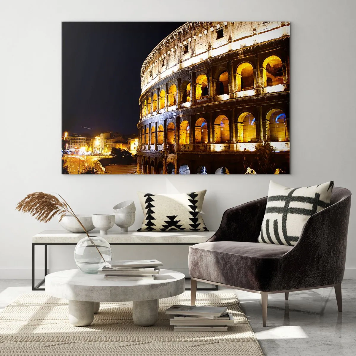 Tablou pe sticlă - Colosseumul noaptea cu arcade iluminate - 70x50cm - Să înceapă jocurile - Decorațiune modernă pentru perete pentru living și dormitor ARTTOR