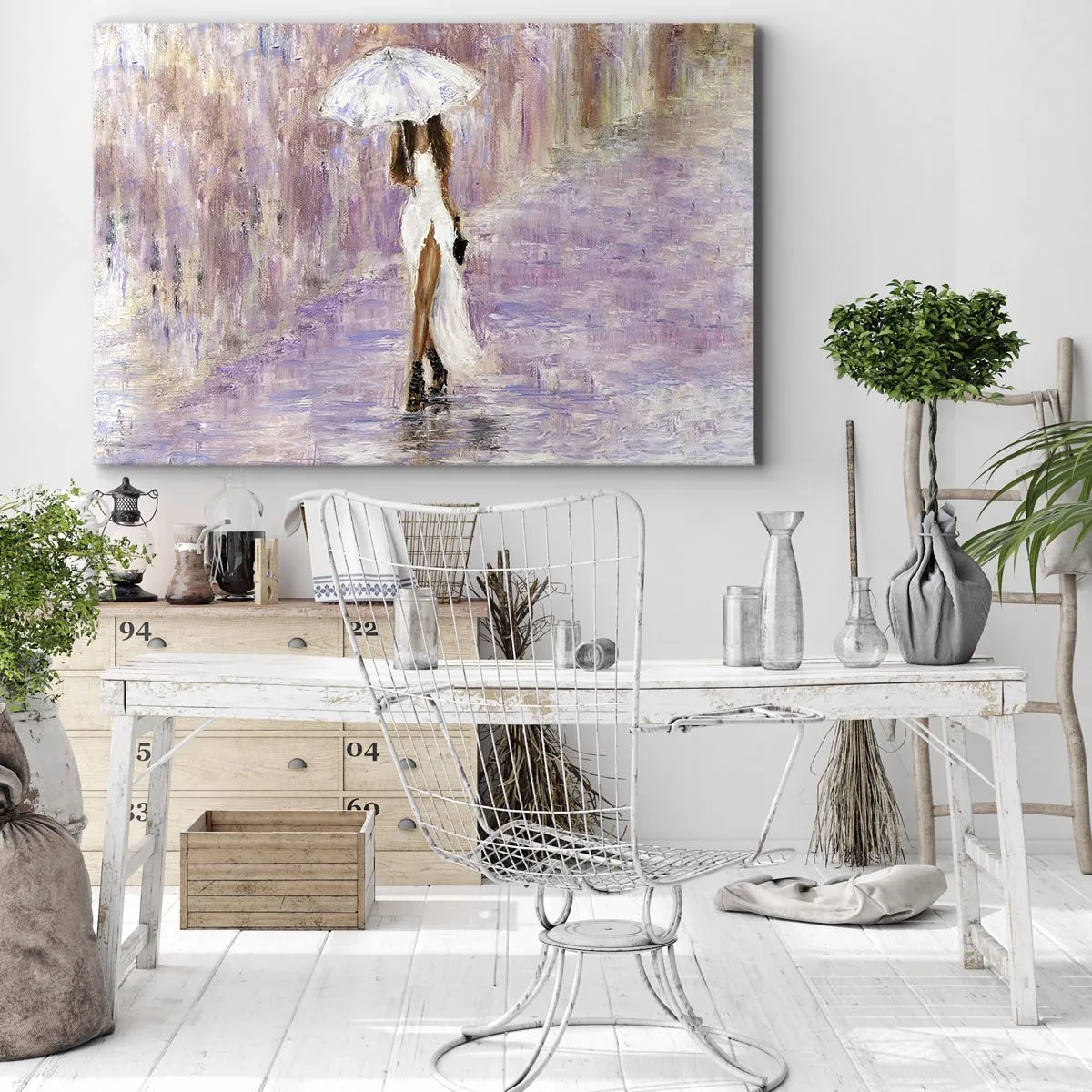 Tablou pe pânză Canvas - femeie cu o umbrelă mergând prin ploaie în tonuri de liliac - 70x50cm - În ploaia de liliac - Decorațiune modernă pentru perete pentru living și dormitor ARTTOR