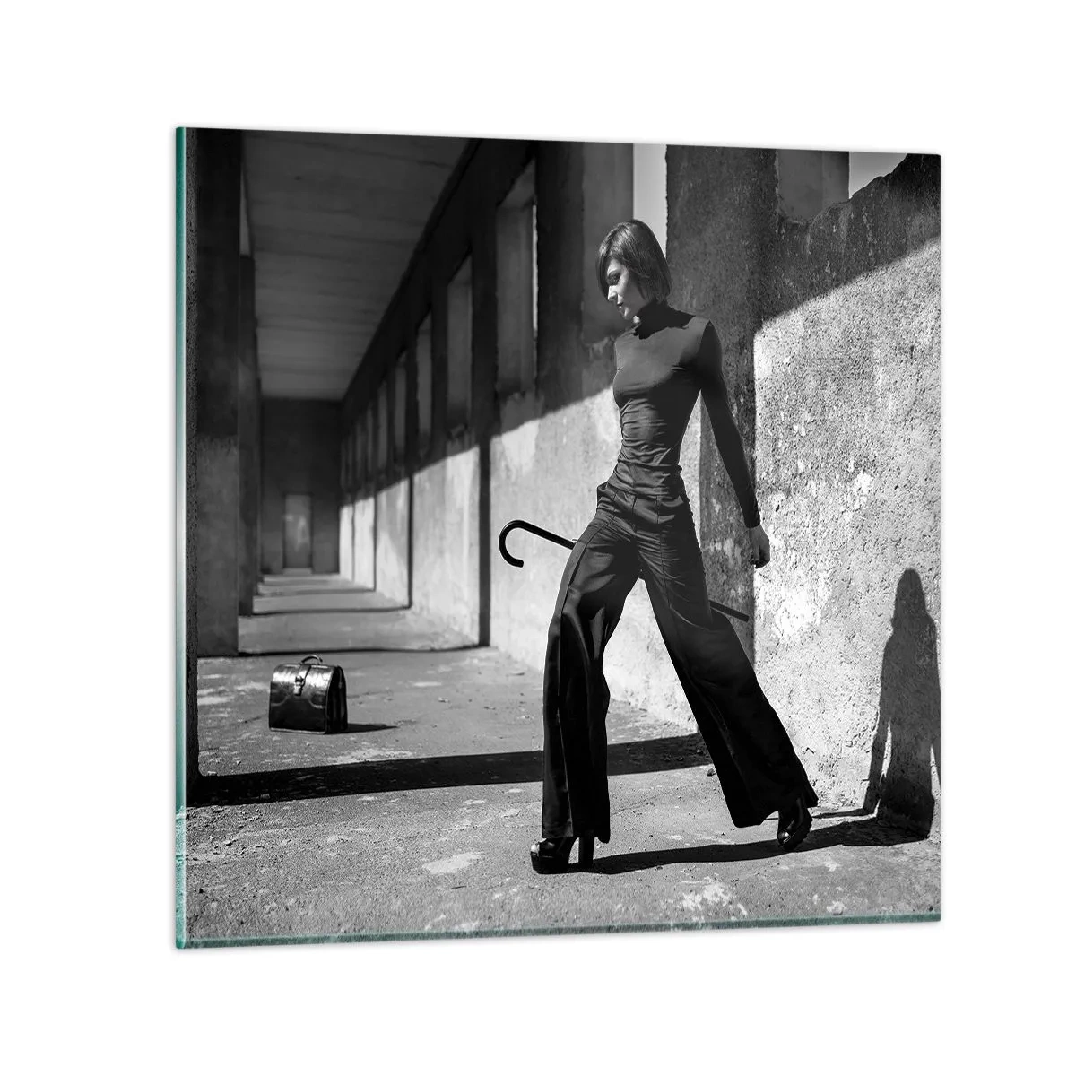 Tablou pe sticlă - Eleganță urbană - 30x30 cm