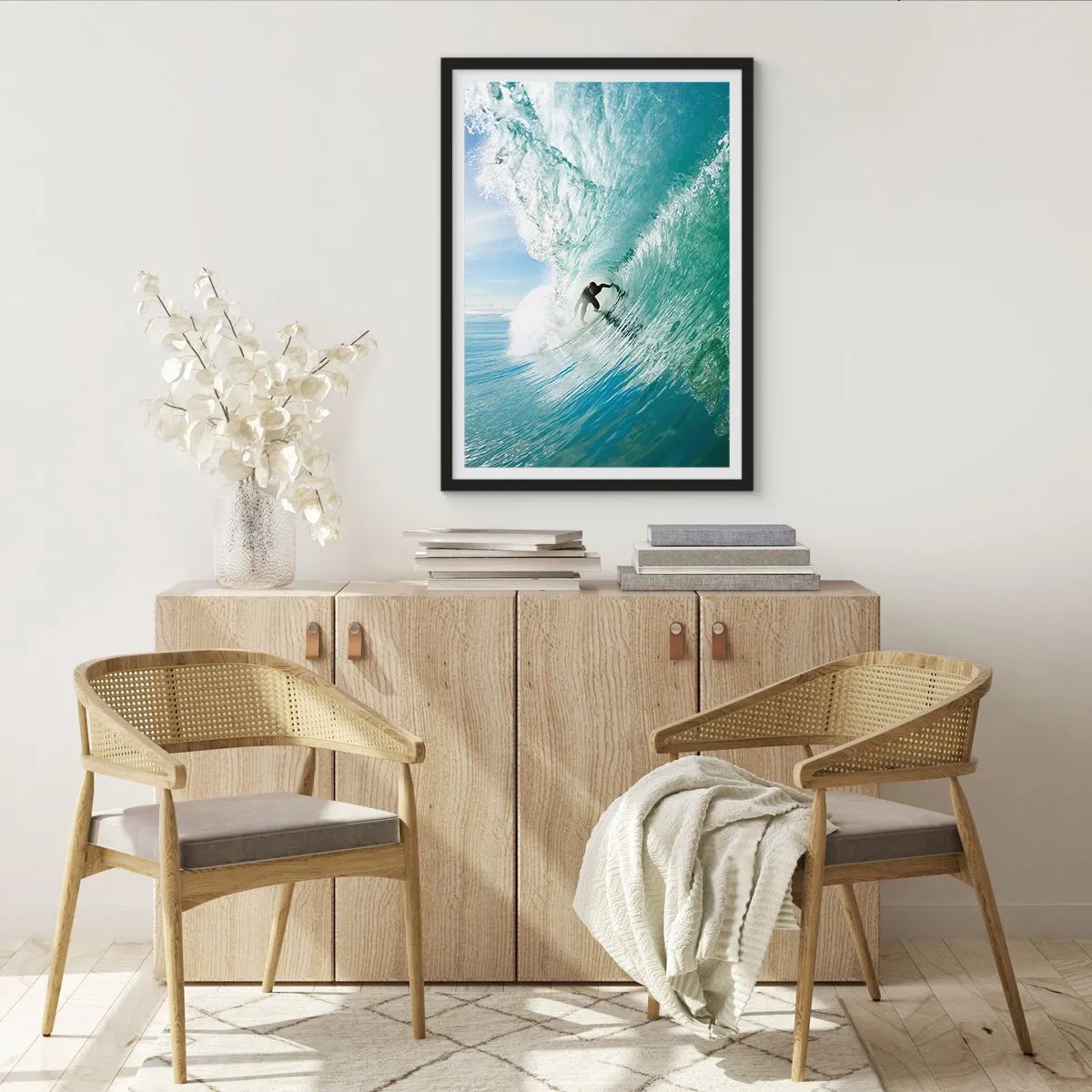 Poster în ramă neagră - Surfer pe un val în lumina soarelui - 50x70cm - Întotdeauna pe val - Decorațiune modernă pentru perete pentru living și dormitor ARTTOR