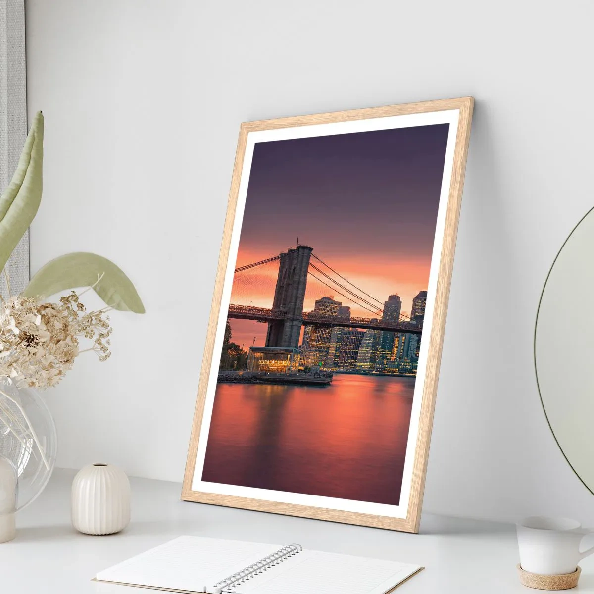 Poster în ramă de stejar deschis - Scufundate în tăcerea liliachie - 40x50 cm