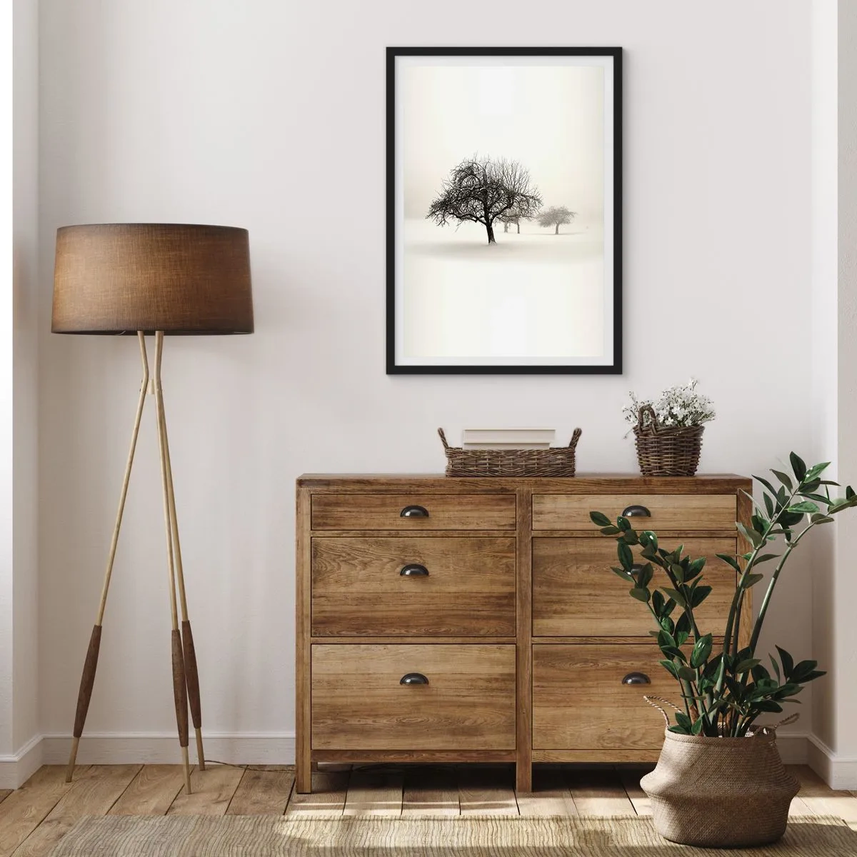 Poster în ramă neagră - Peisaj de iarnă cu copaci singuratici într-un cadru cețos - 50x70cm - Hibernare - Decorațiune modernă pentru perete pentru living și dormitor ARTTOR