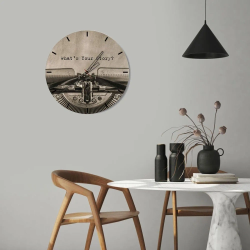 Ceas de perete - Ceas pe sticlă - Prim-plan al unei mașini de scris cu cuvintele Care este povestea ta? - 30x30cm - Spune-mi - Decorațiune modernă pentru perete pentru living, bucătărie și dormitor ARTTOR